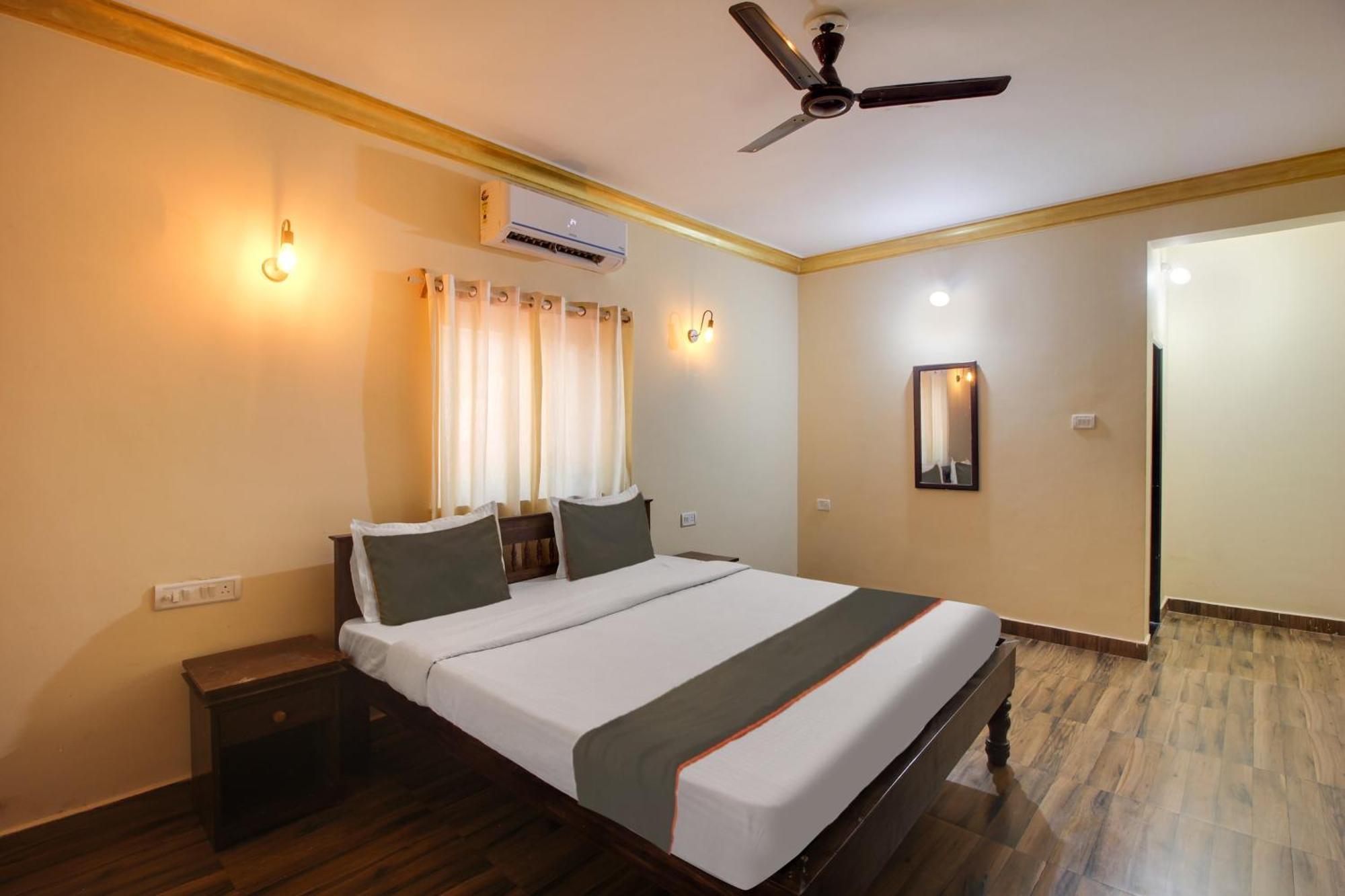 Collection O Romeos Place Baga Beach Hotel Calangute Exterior foto